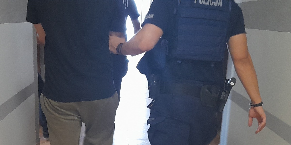 29 latek zatrzymany za kradzież rozbójniczą na nastolatce