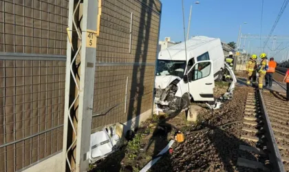 bus zmieciony przez pociąg na przejeździe kolejowym w woli filipowskiej