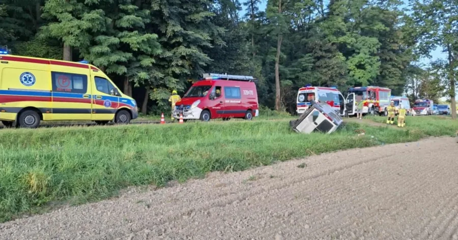 groźny wypadek busa w gminie słomniki
