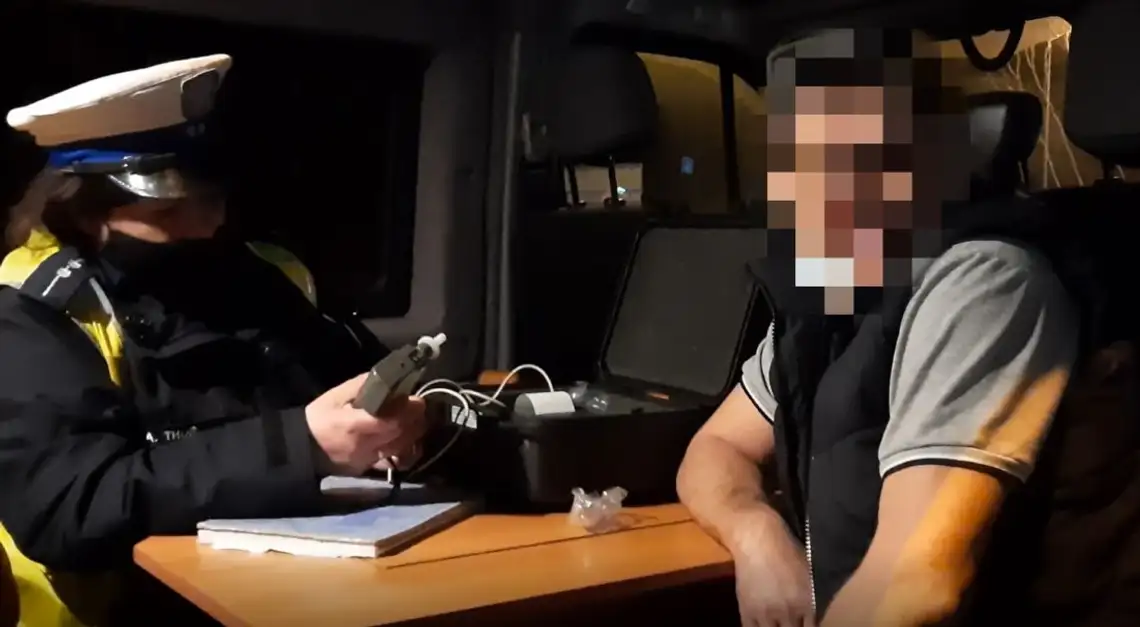 libacja na parkingu urzędu celnego zatrzymano pięciu obcokrajowców