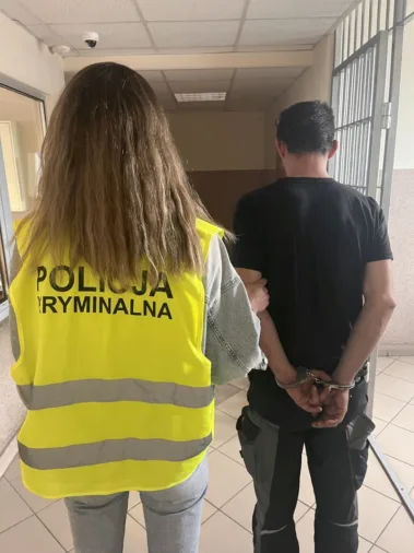 na widok policji uciekał z amfetaminą zatrzymany w człuchowie