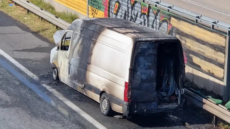 pożar samochodu dostawczego na s8 w warszawie