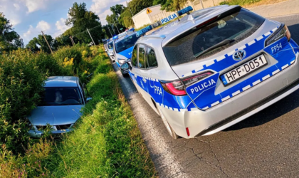prawie trzy promile i ucieczka bez butów – policjanci złapali kierowcę
