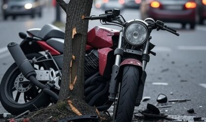 Śmierć 25 letniego motocyklisty po uderzeniu w drzewo