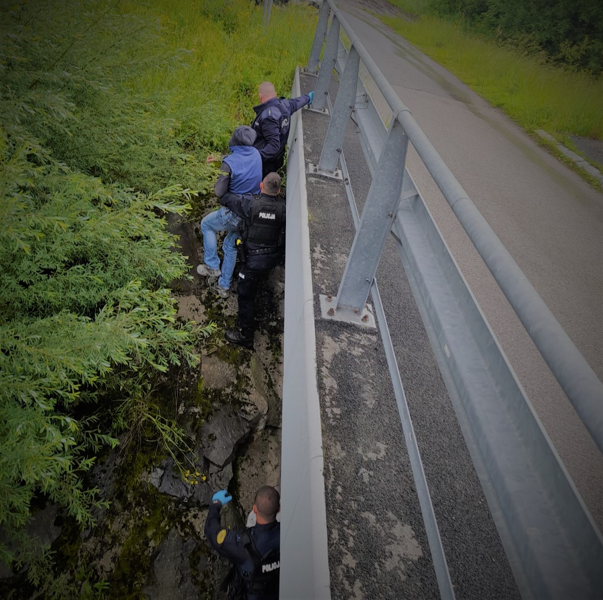 szybka reakcja policji uratowała życie młodego mężczyzny