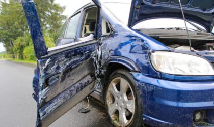 wypadek w jeziorkach kosztowskich. 19 letni pasażer ciężko ranny