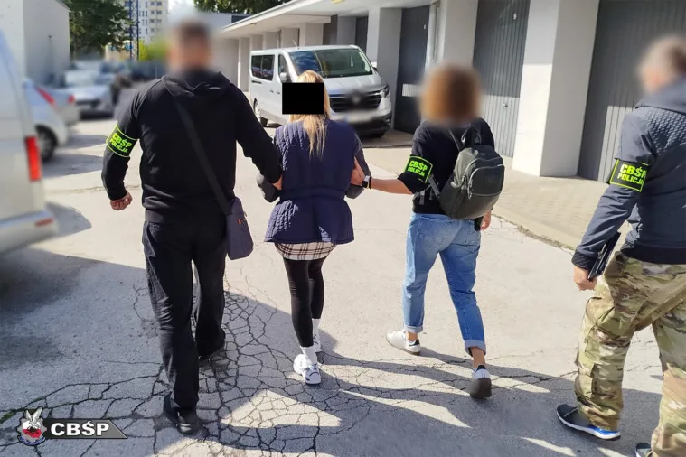 CBŚP rozbiło grupę przestępczą handlującą luksusowymi autami
