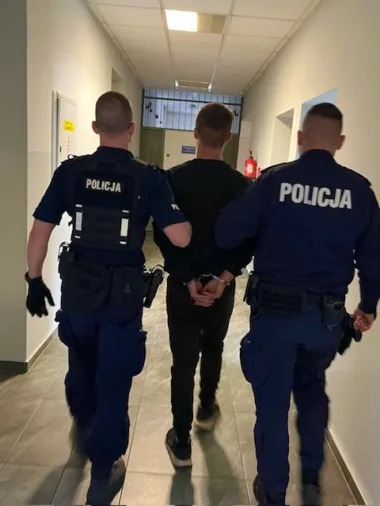 Groźby i atak nożem na kasjerkę