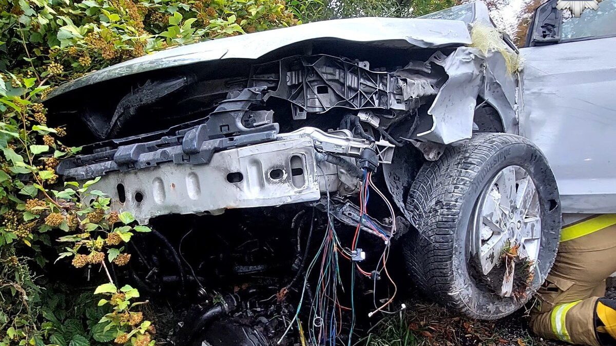 groźny wypadek w cieszynie nietrzeźwy kierowca uderzył w budynek 1
