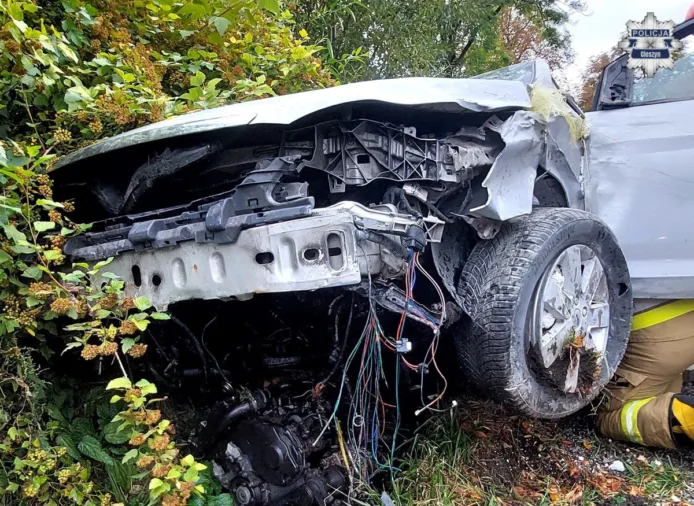 groźny wypadek w cieszynie nietrzeźwy kierowca uderzył w budynek 1
