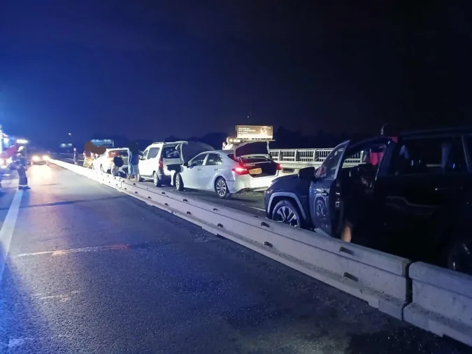 karambol sześciu samochodów na autostradzie a4 w balicach