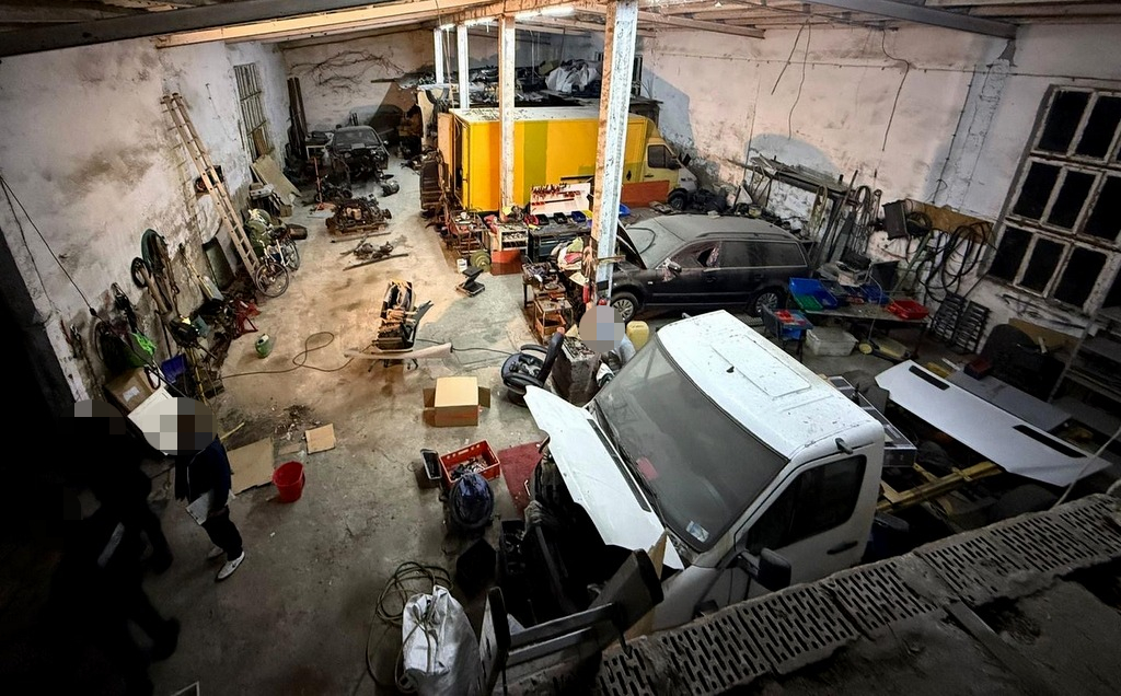 kryminalni rozbili grupę przestępczą zajmującą się kradzieżami pojazdów 6 osób zatrzymanych 3