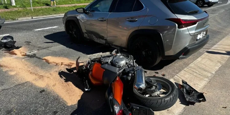 Motocyklista ciężko ranny po zderzeniu z lexusem