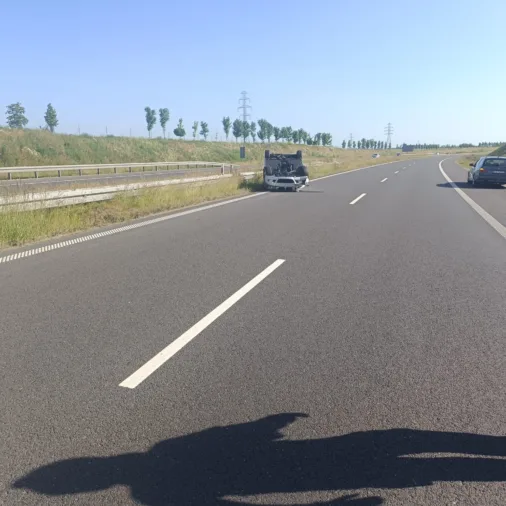 Pojazd osobowy wypadł z jezdni na S3