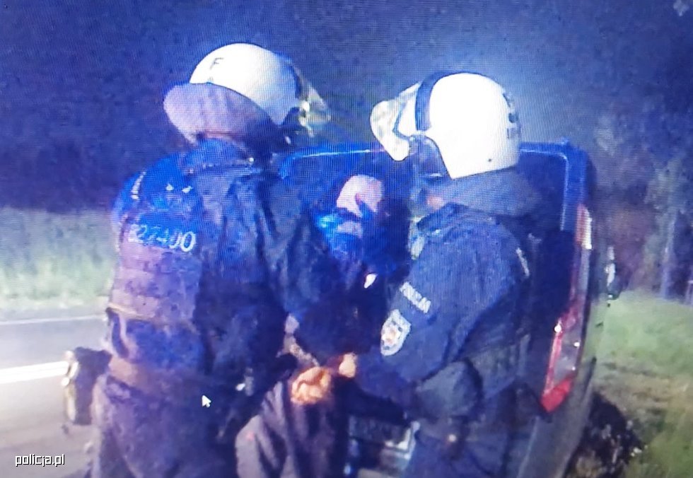 policjanci zapobiegli pseudokibicowskiej “ustawce” – kompleksowa analiza i raport