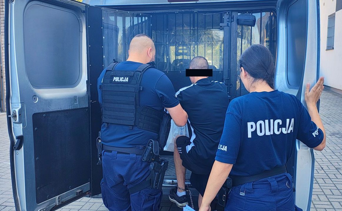 policjanci zatrzymali dwóch agresorów grożących pozbawieniem życia 2