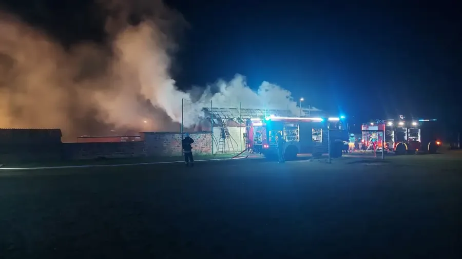 pożar budynku gospodarczego w czechelu pod gołuchowem akcja 12 zastępów
