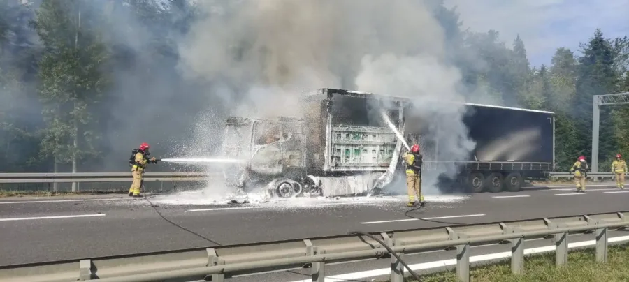 pożar ciężarówki na s7 droga zablokowana