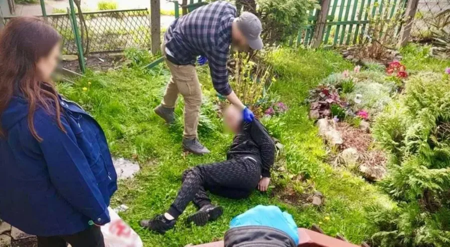 Próbował uciec policji przez okno z narkotykami