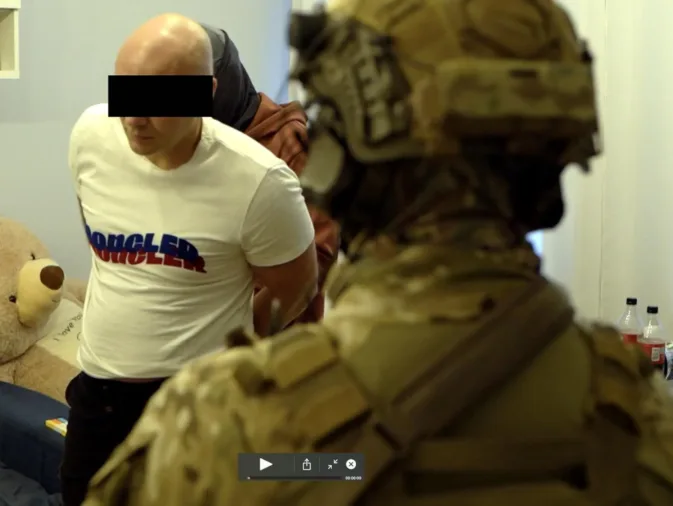 rozbita grupa przestępcza okradająca luksusowe wille pod warszawą – kompleksowa analiza i raport