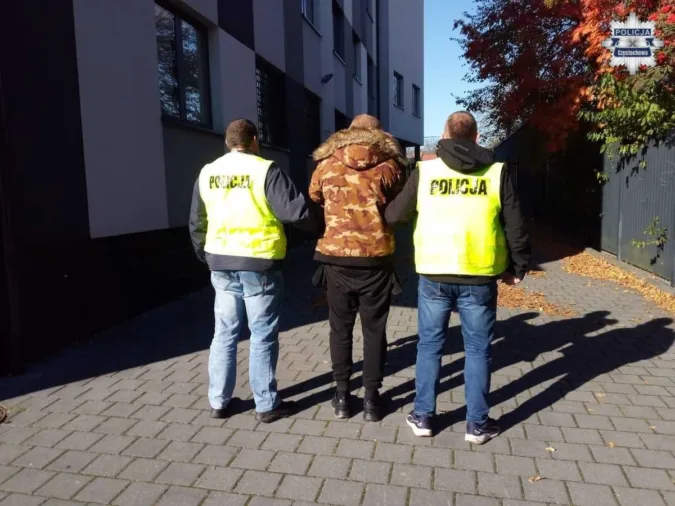 Atak nożownika na parkingu przed sklepem Dino