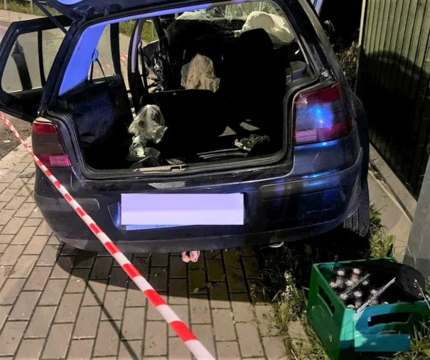 Nietrzeźwy kierowca uderzył w ekrany dźwiękochłonne w Podolszu