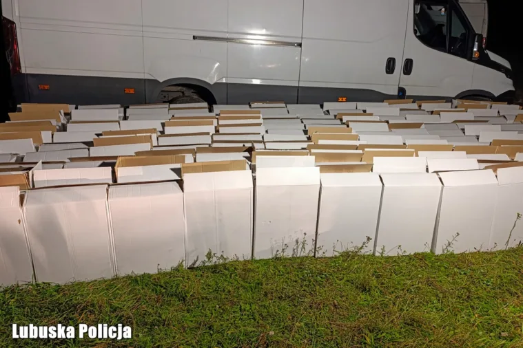 Policjanci zabezpieczyli ponad cztery miliony nielegalnych papierosów