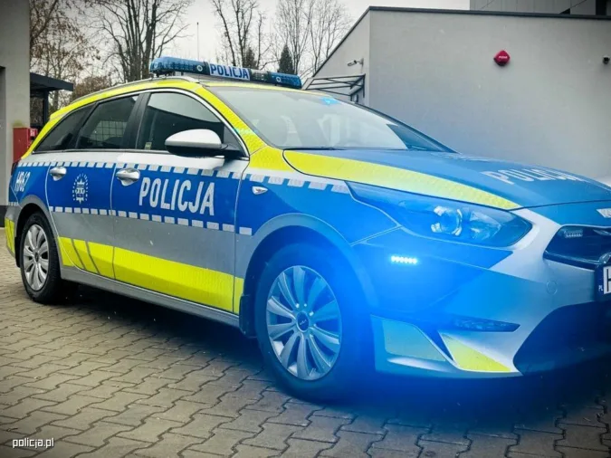 Pogryzł policyjny radiowóz – interwencja z zaskakującym finałem