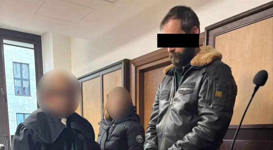 Poszukiwany Słowak schował się w sofie – zatrzymany przez stołecznych policjantów