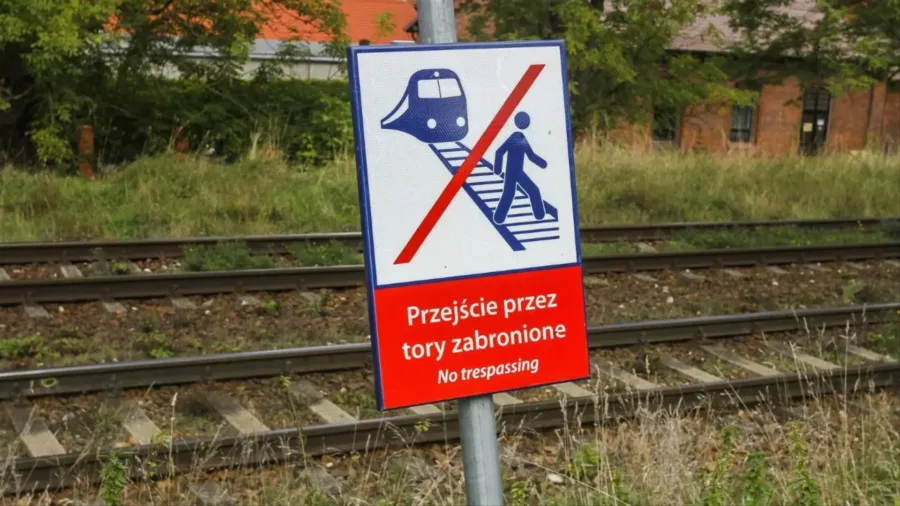 W Łodzi kobieta wpadła pod pociąg