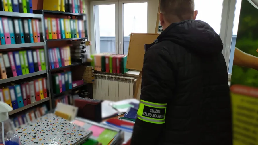 28 lokalizacji przeszukanych w operacji przeciwko grupie wyłudzającej VAT
