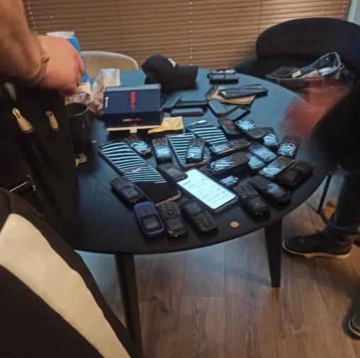 Zatrzymanie poszukiwanego z 56 telefonami komórkowymi